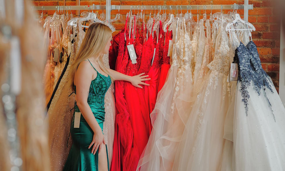 Elegant Evening Gowns: Finding the Perfect Dress for Gala Events